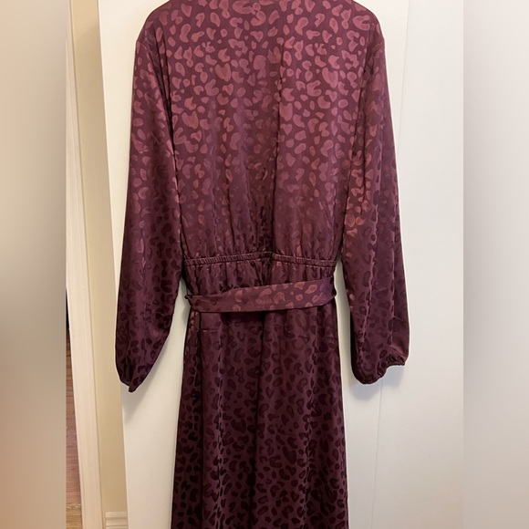 Plus Size Faux Wrap Dress in Purple Embossed Leopard Print - Picture 3 of 3